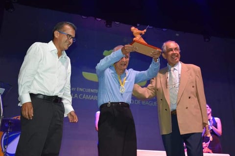 Reconocimiento a Héctor Rivera, en 2017.