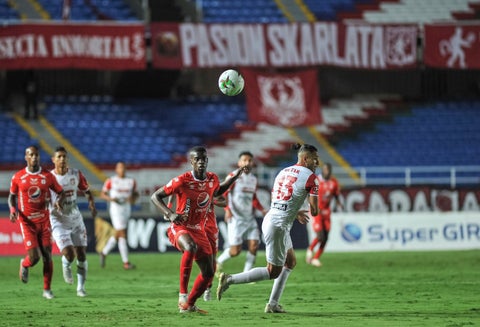 Santa Fe no resiste el asedio del América y recibe el segundo gol