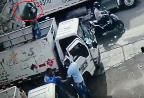 Vendedor de gas le lanzó cilindro en la cabeza a ladrón para evitar robo