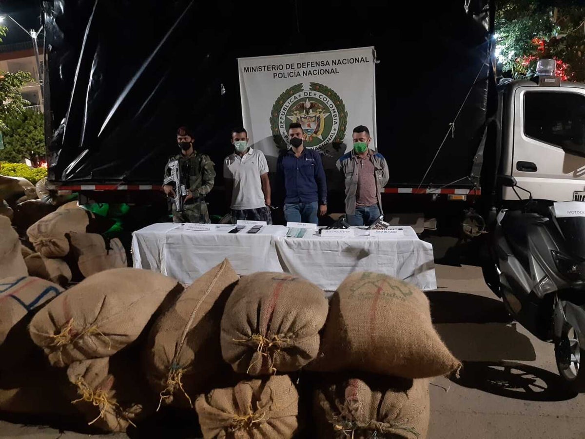 Capturan tres personas por la retención de doce campesinos en Antioquia.