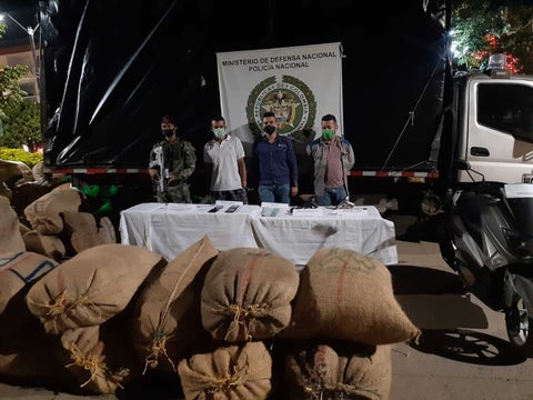 Capturan tres personas por la retención de doce campesinos en Antioquia.
