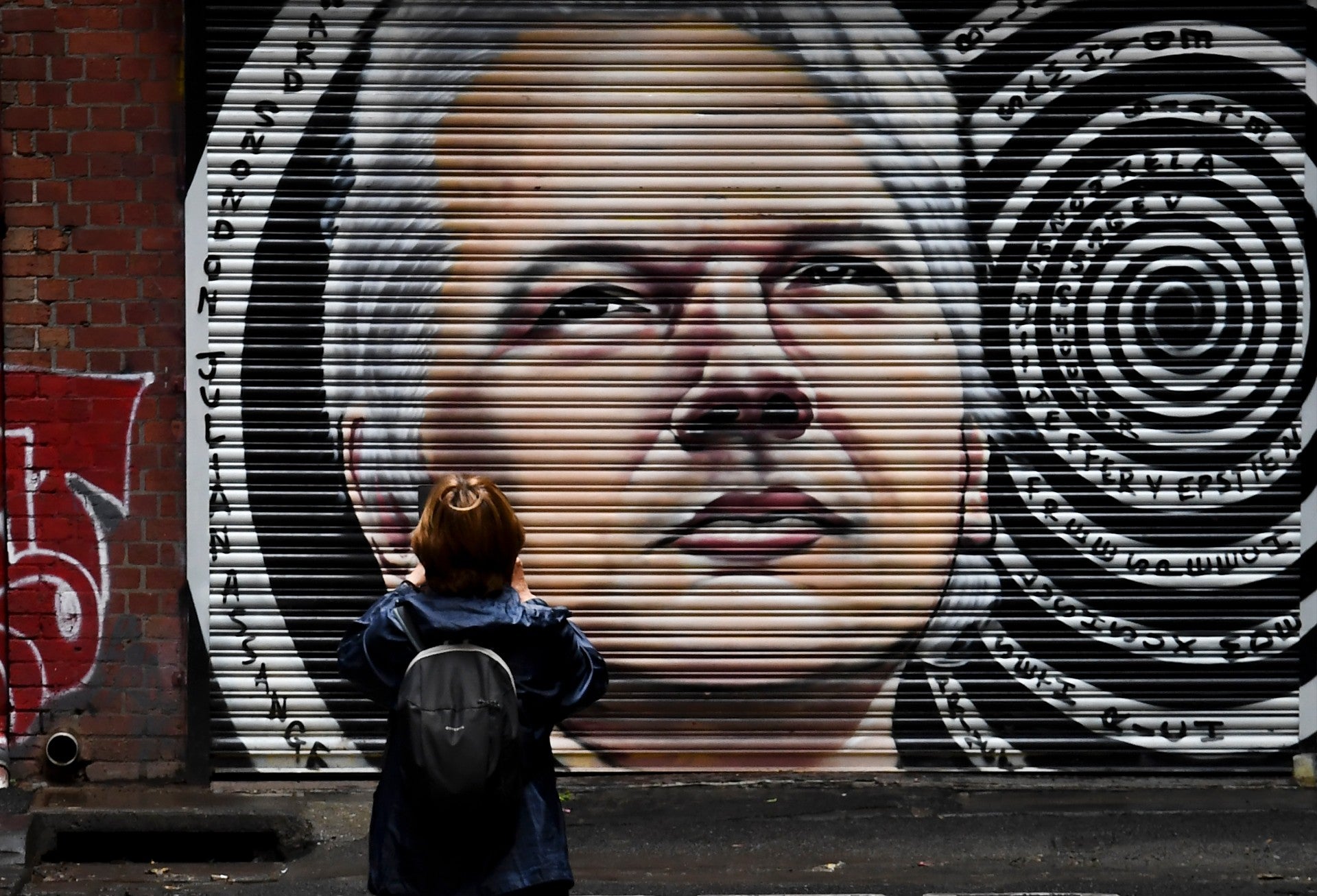 Mural con el rostro de Julian Assange en Australia