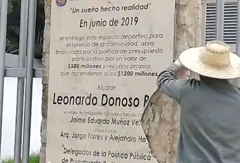 Atacan instituciones públicas de Chía para bajar placas conmemorativas