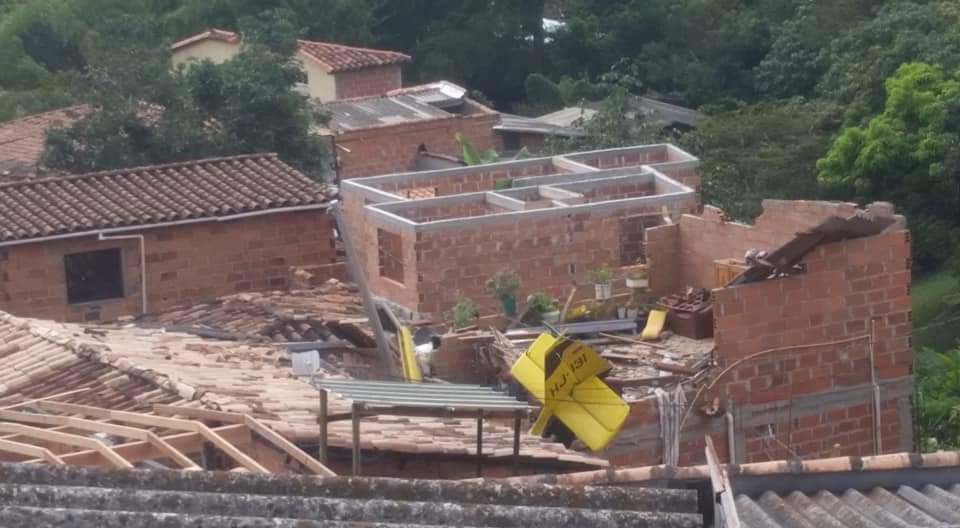 Una avioneta particular cayó en una vivienda del municipio de Copacabana, Antioquia
