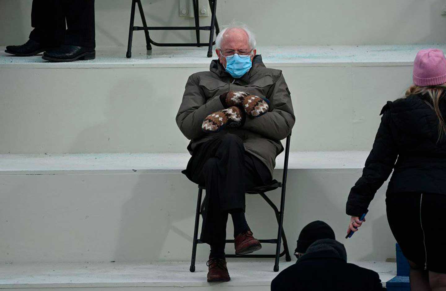 Foto viral de Bernie Sandres abrigado