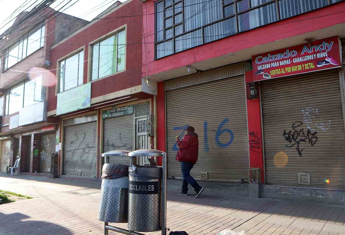 Con macabros panfletos amenazan a comerciantes en Bogotá