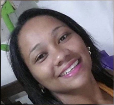 La joven caminaba junto a sus hijos cuando fue asesinada