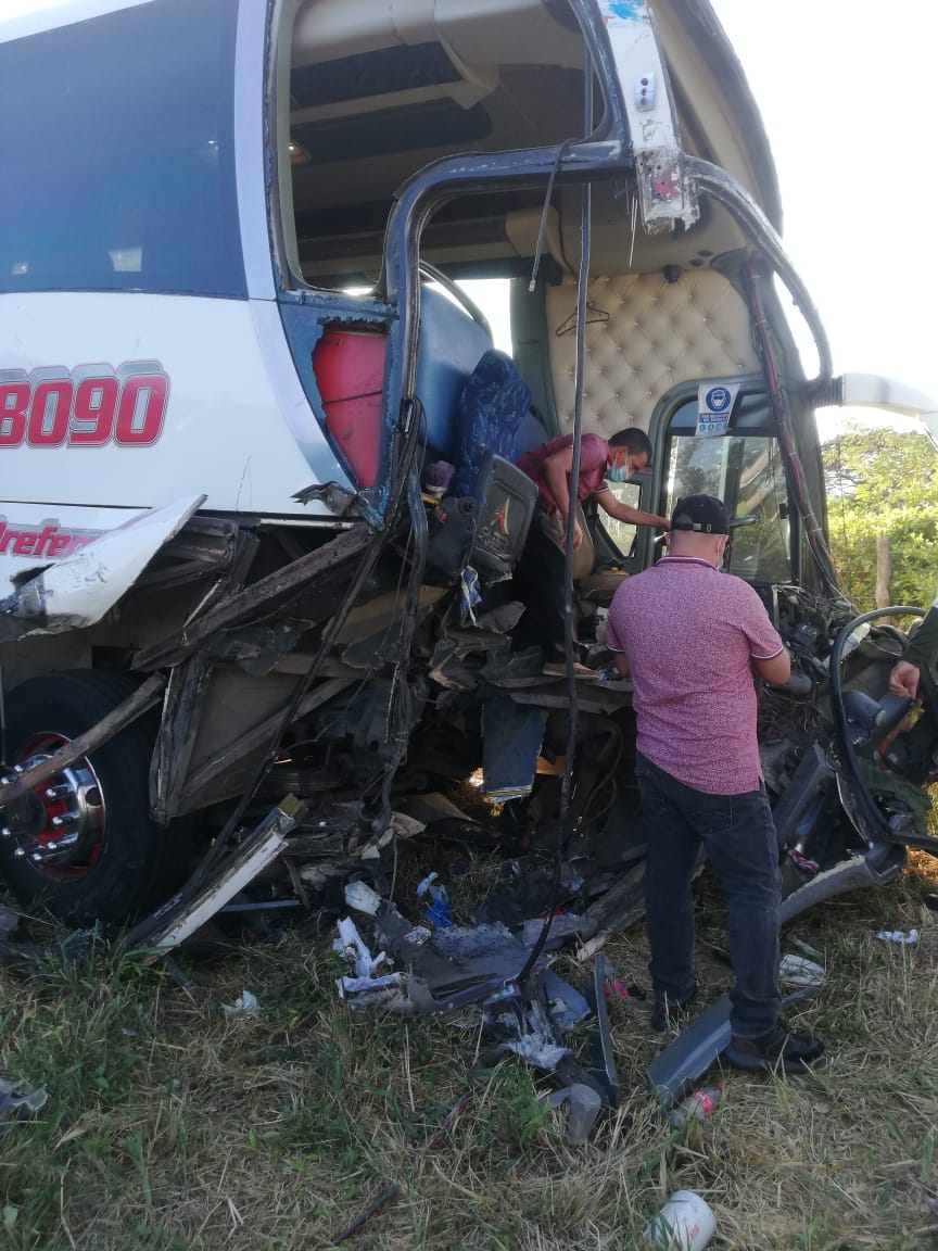 En el lugar de los hechos murieron tres personas