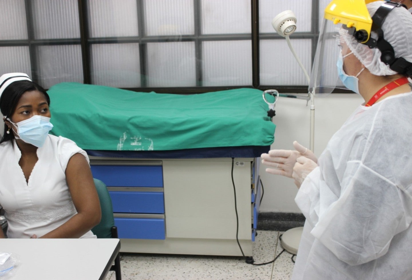 Vacunación anticovid en el Instituto de Cancerología de Bogotá.