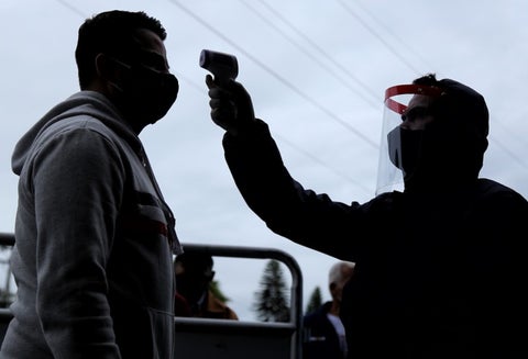 Toma de temperatura en centros comerciales de Bogotá