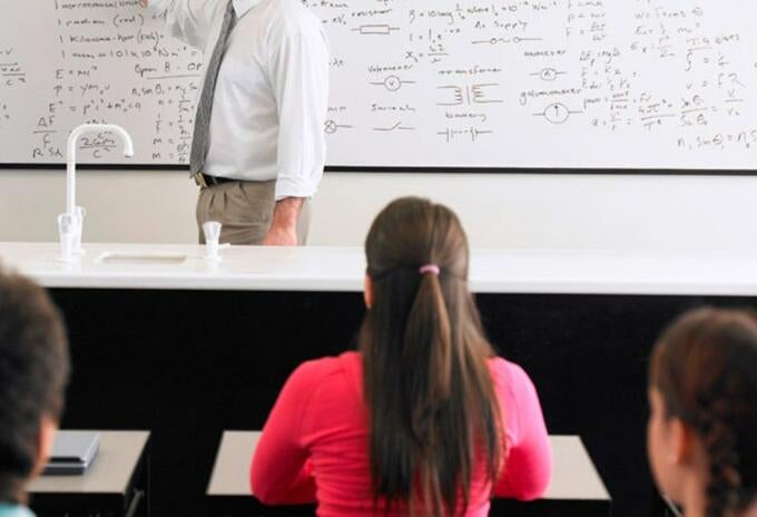 A esta edad se PENSIONAN los PROFESORES en COLOMBIA en 2025