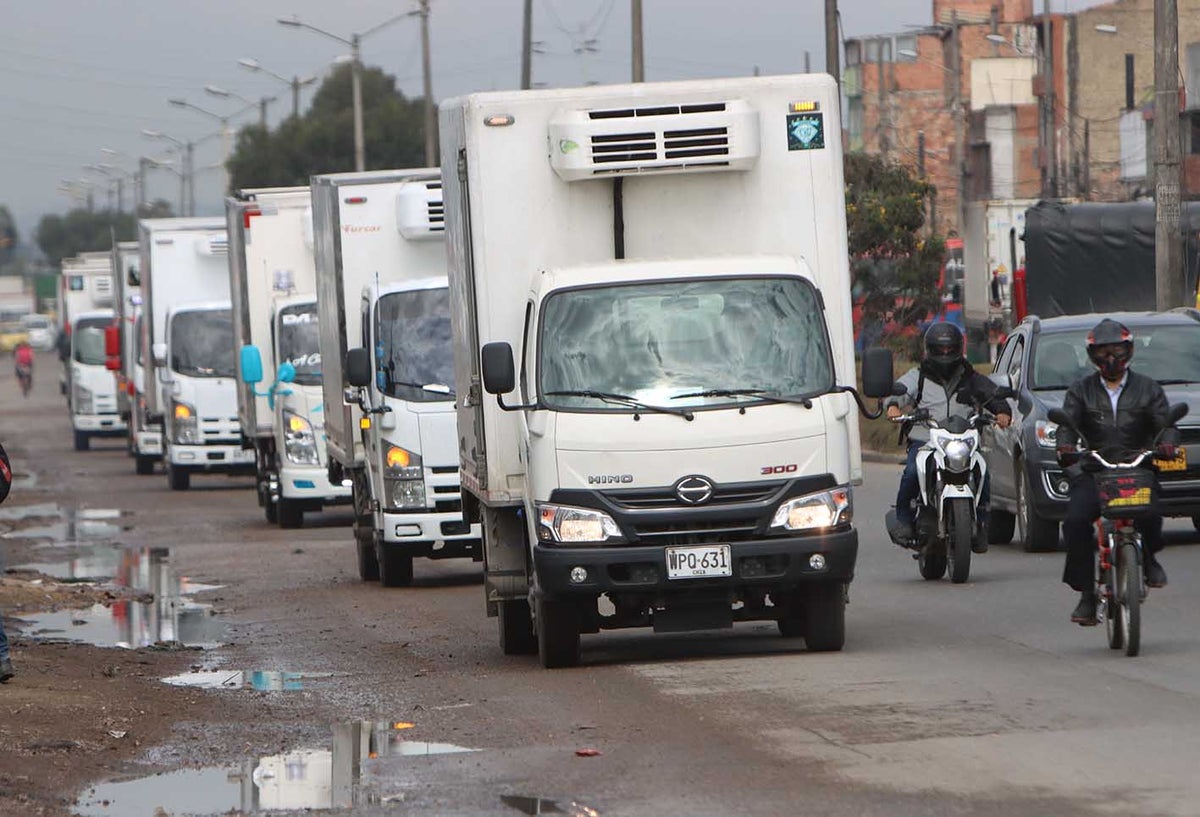 Protestas de camioneros: mantienen precio del combustible