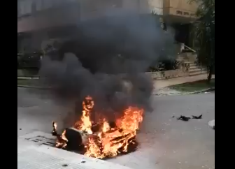 Ciudadanos quemaron motocicleta de presuntos ladrones en Bucaramanga