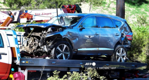 Carro en el que se accidentó el golfista Tiger Woods