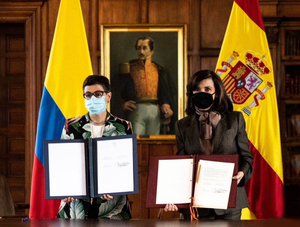 La Ministra de Relaciones Exteriores, Claudia Blum, y la Ministra de Asuntos Exteriores de España, Arancha González