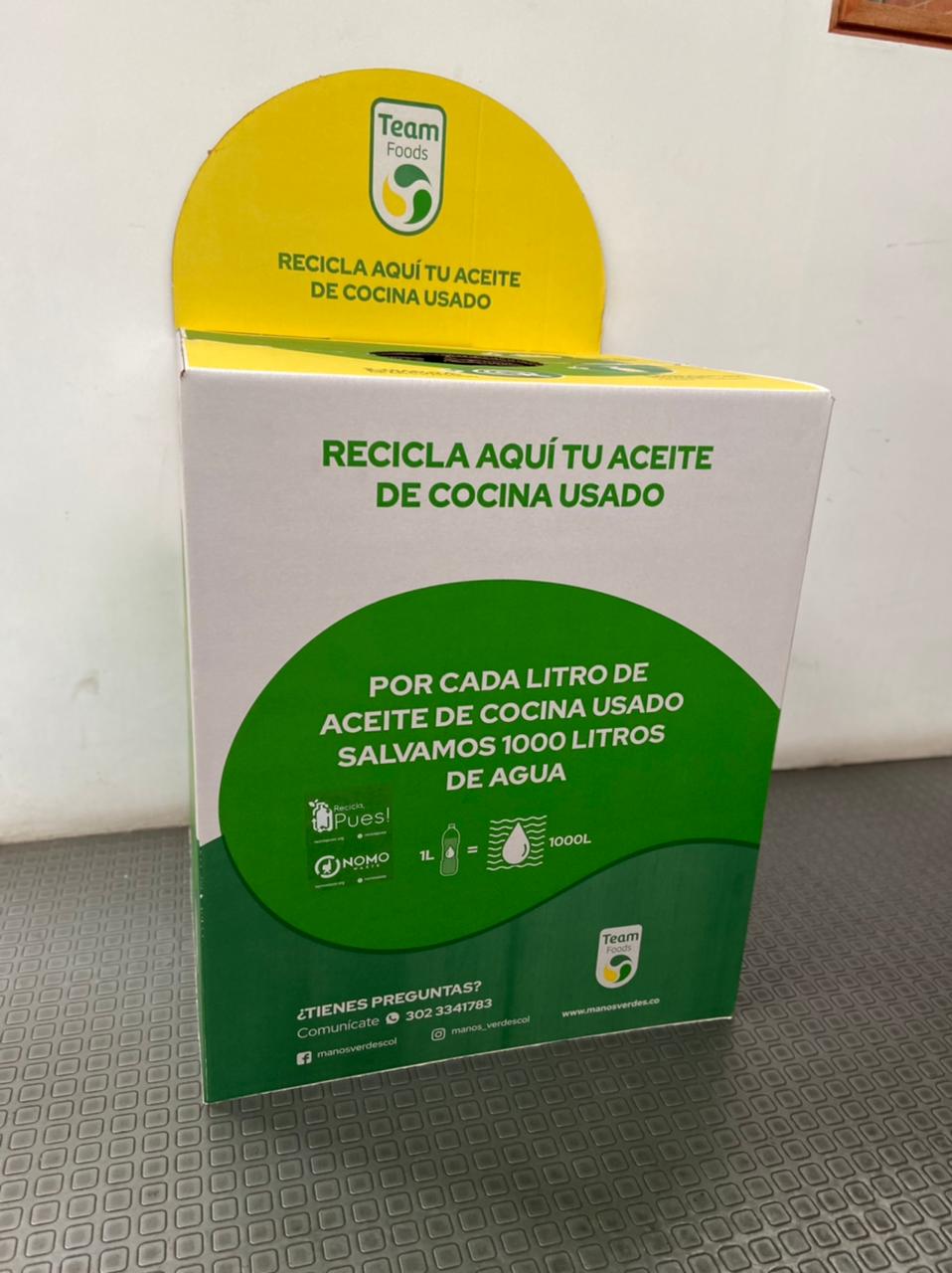 Contenedores para depositar aceite usado de cocina.