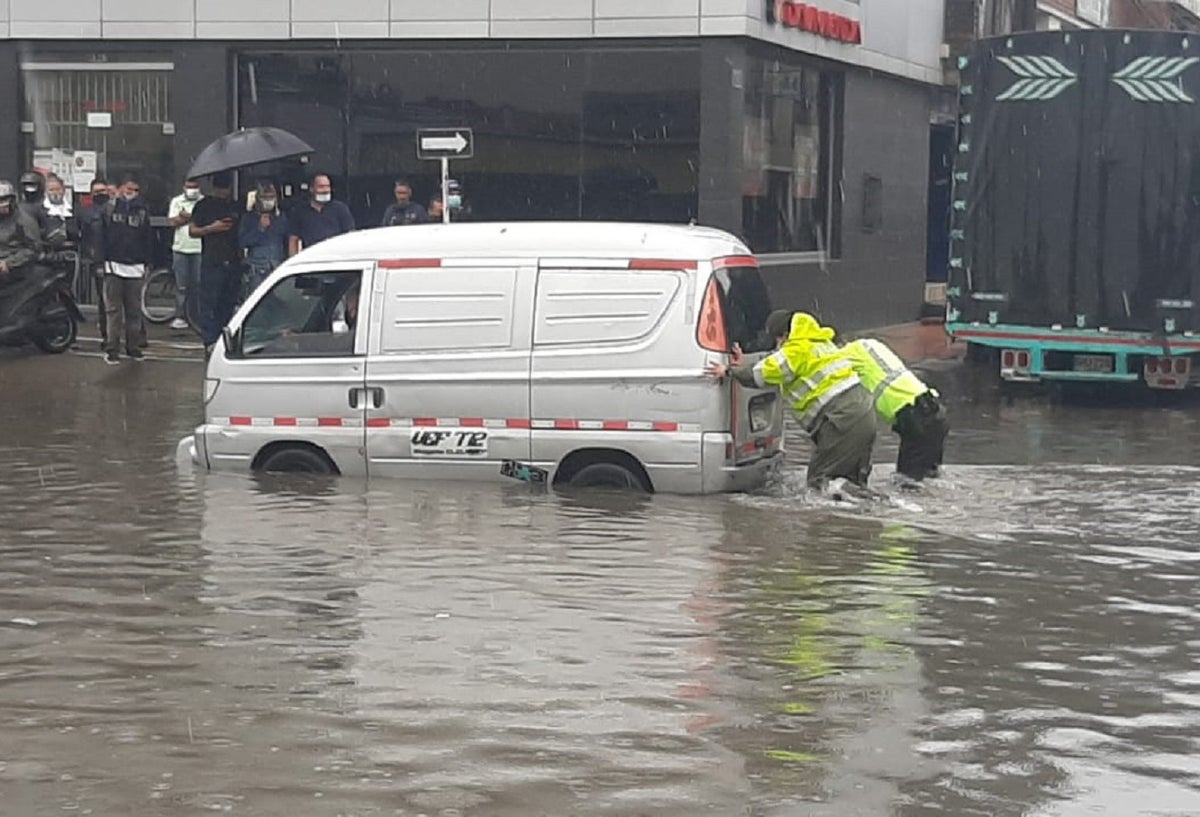 Avenida NQS con 6
