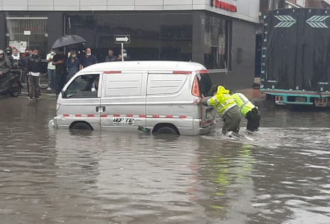 Avenida NQS con 6