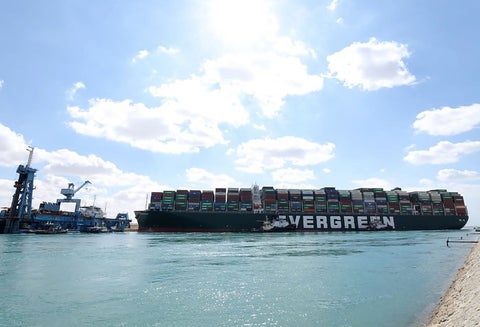 Gigante navío que bloqueó el Canal de Suez