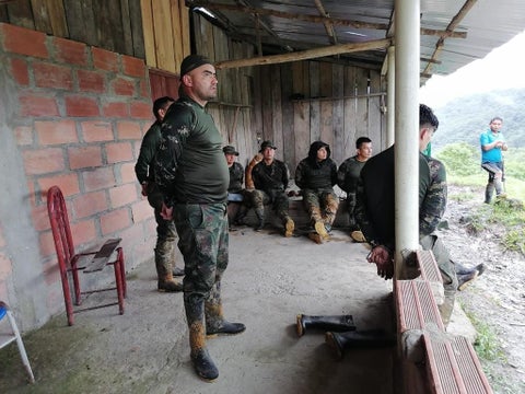 Militares retenidos por indígenas