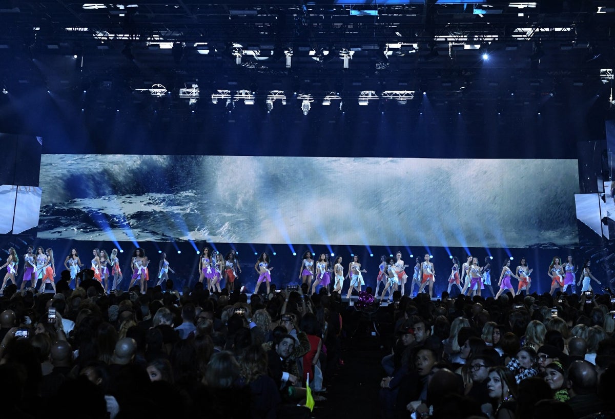 Desfile de reinas en Miss Universo 2019