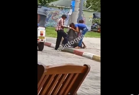 Niños comiendo en calles de Puerto Gaitán