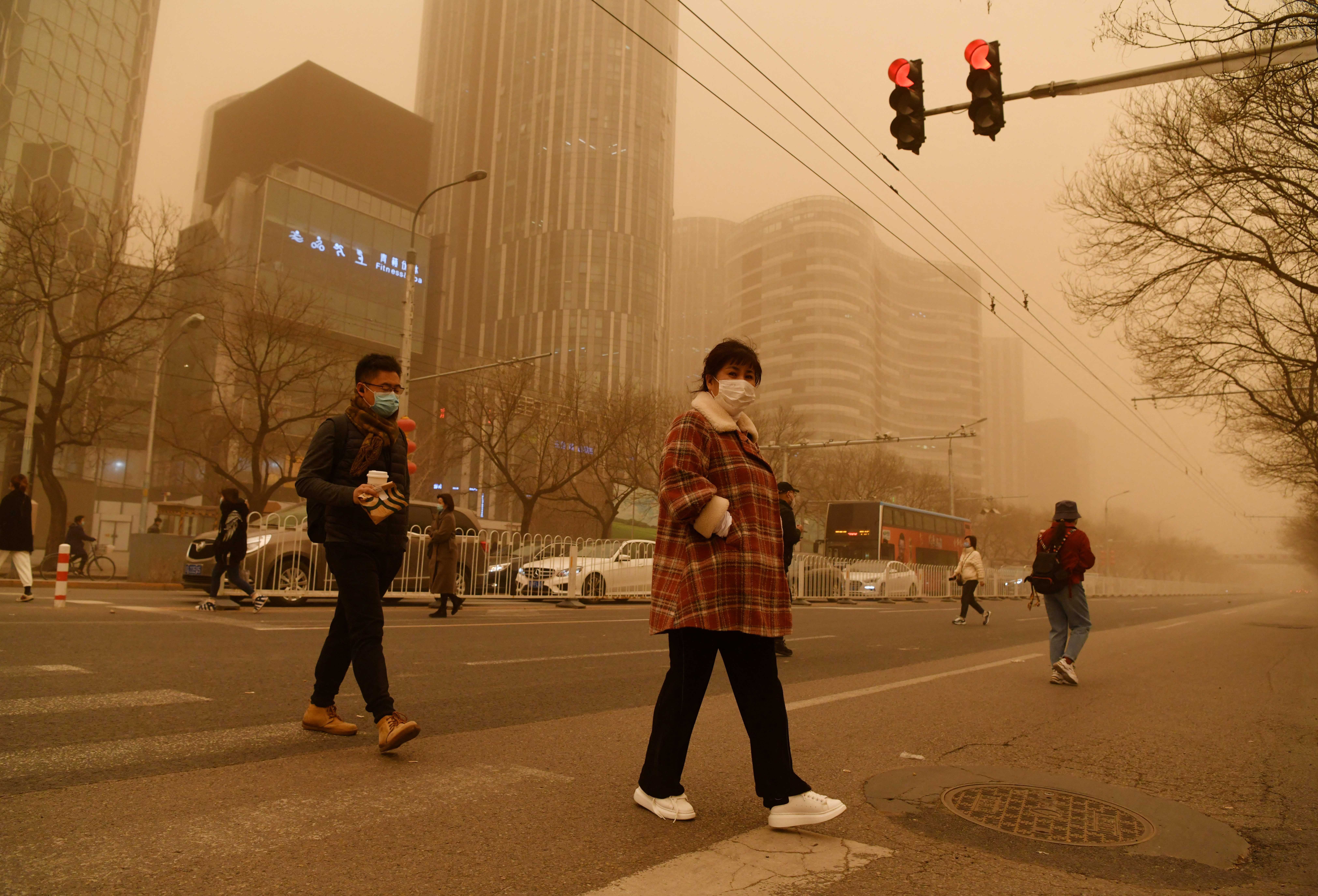 Pekín: la tormenta de arena y polución que tiene afectado el ambiente