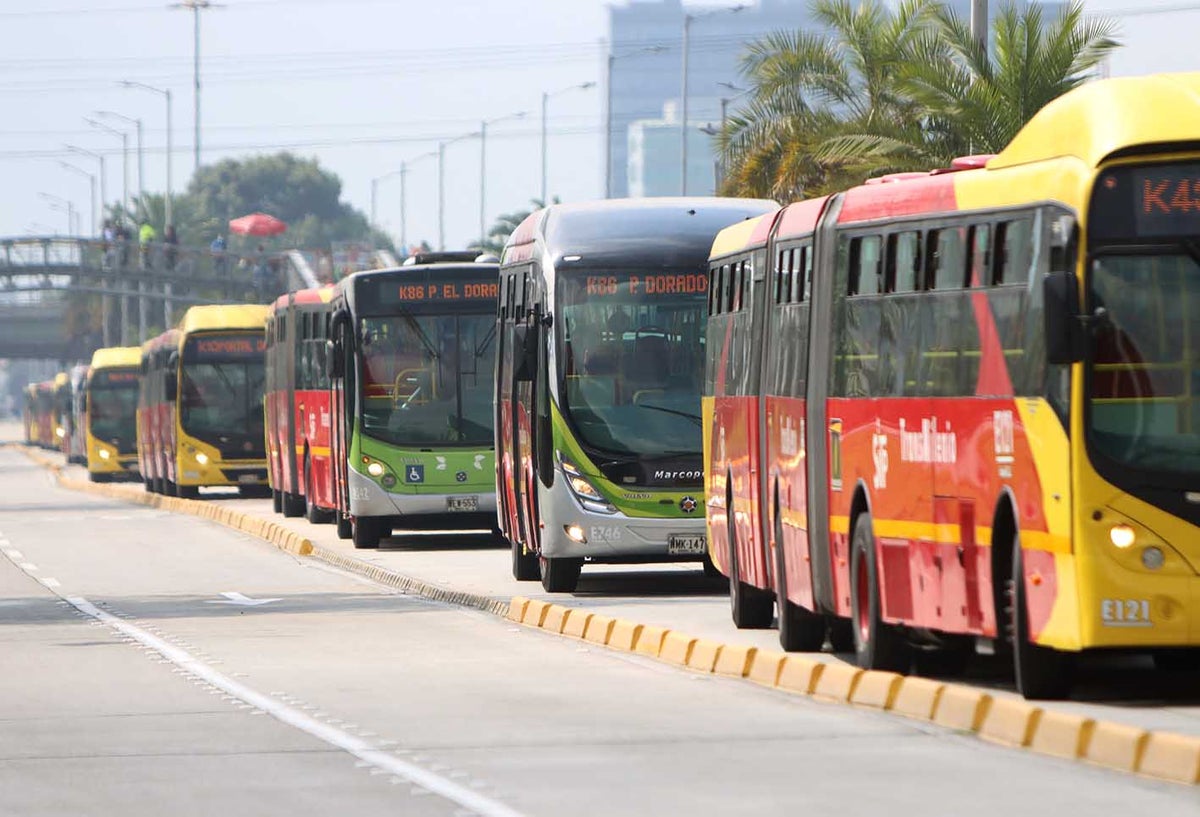Protestas en Bogotá / Dueños de buses provisionales del SITP