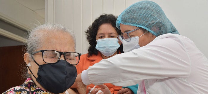 A cali llegaron 50 mil vacunas de Sinovac para población mayor a 70 años de edad