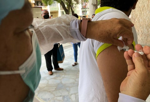 Adulta mayor habría recibido doble dosis de la vacuna contra Covid-19 en Neiva