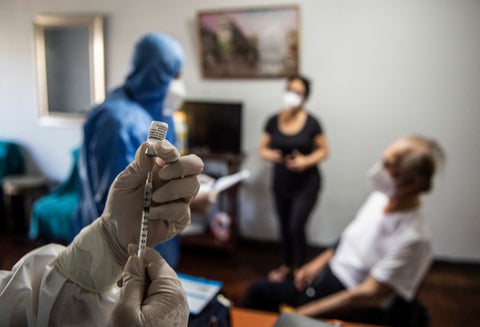 Vacuna de coronavirus para adultos mayores