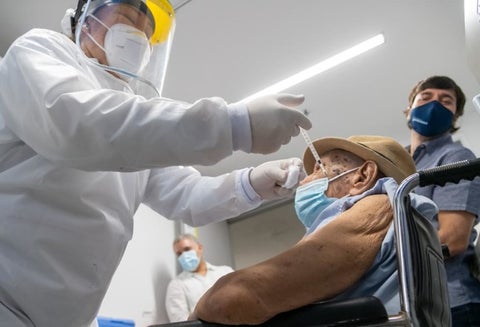 Vacunación contra covid en Colombia avanza con éxito