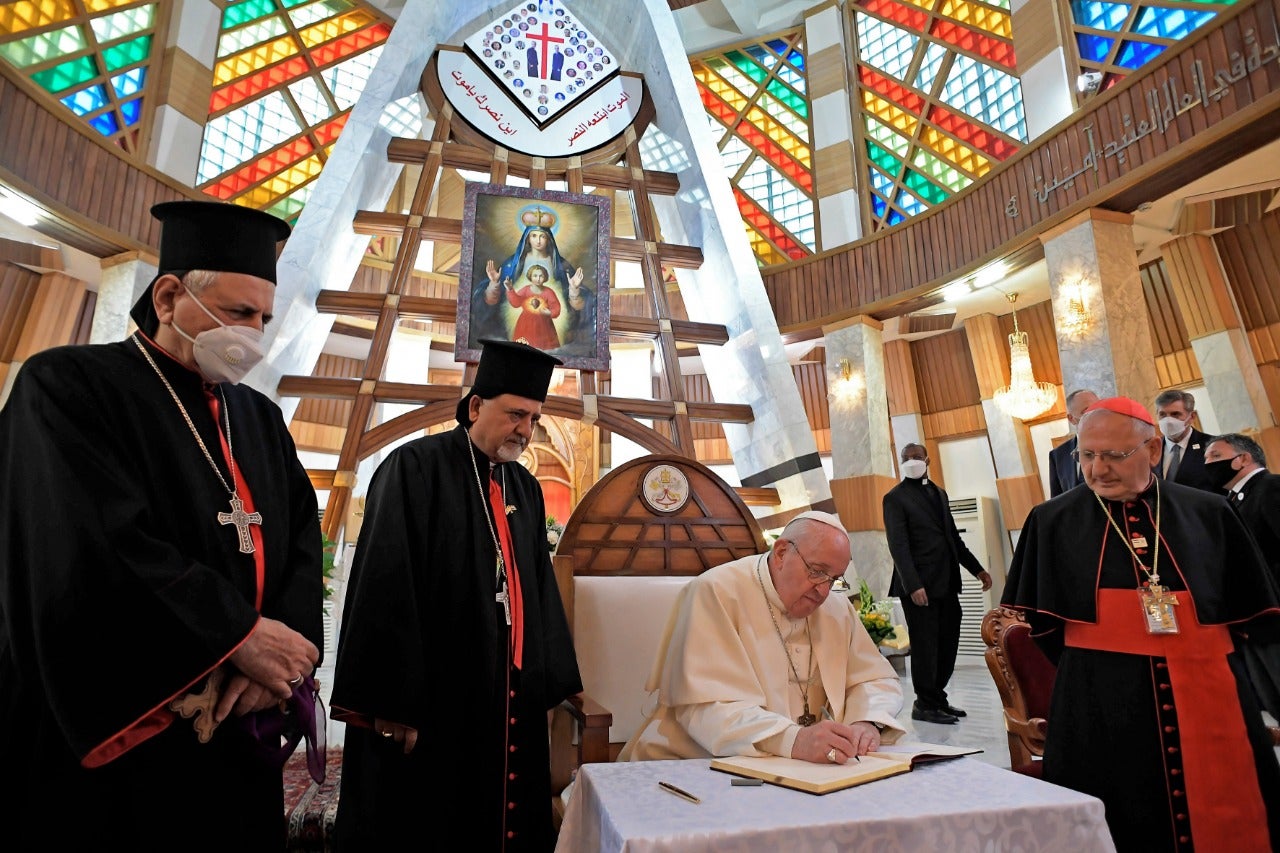 Papa Francisco en la catedral Nuestra Señora de la Salvación, en Irak