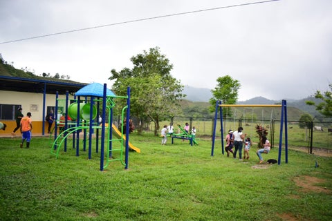 Escuela rural remodelada en Remedios, Antioquia