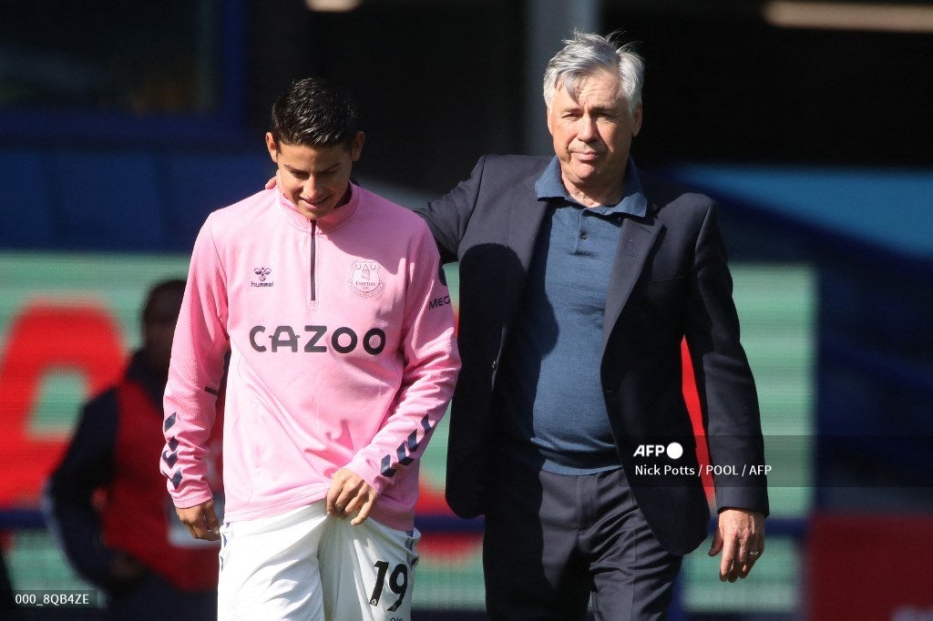 James Rodríguez y Carlo Ancelotti; Everton
