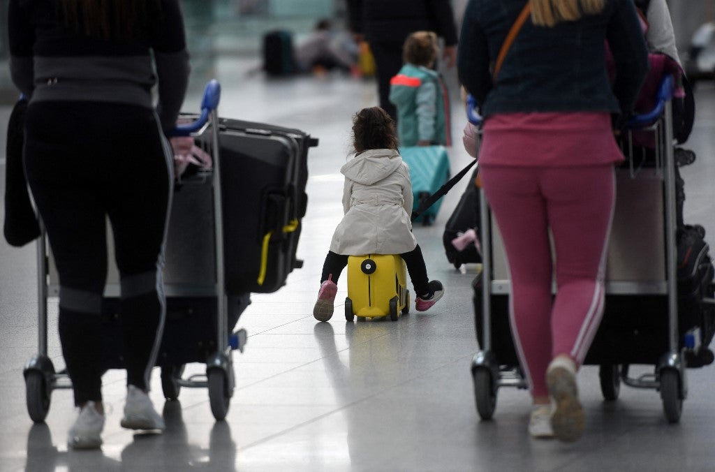 Viajeros en aeropuerto