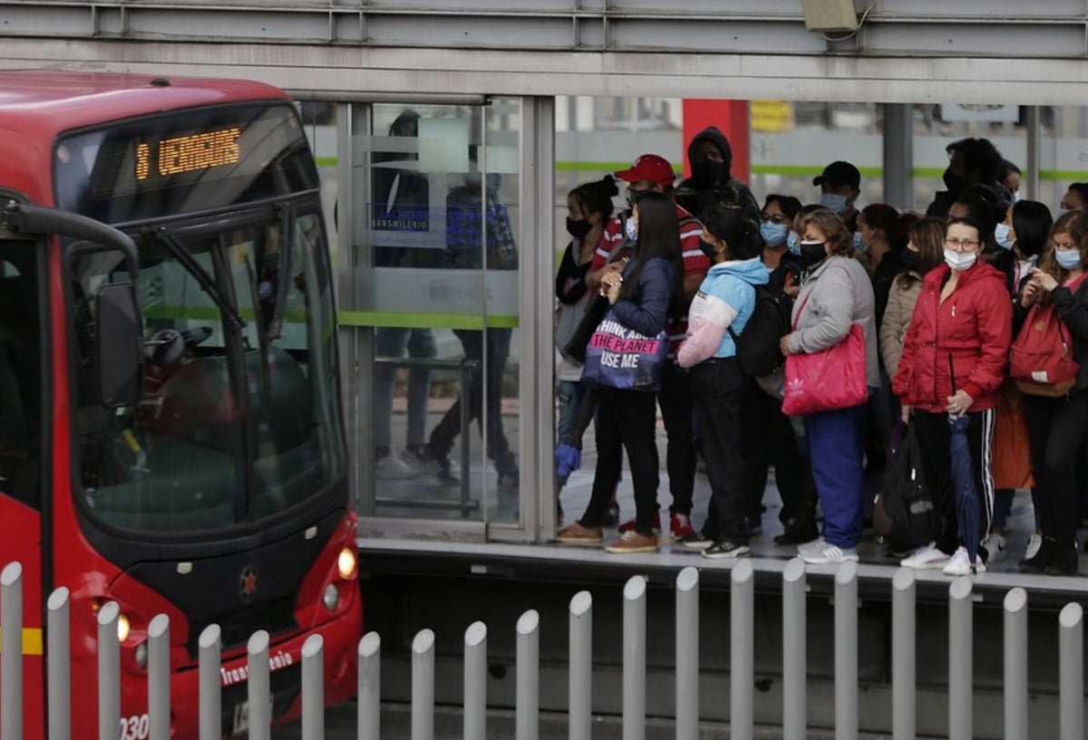 Aglomeración en Transmilenio no permite el distanciamiento social requerido.