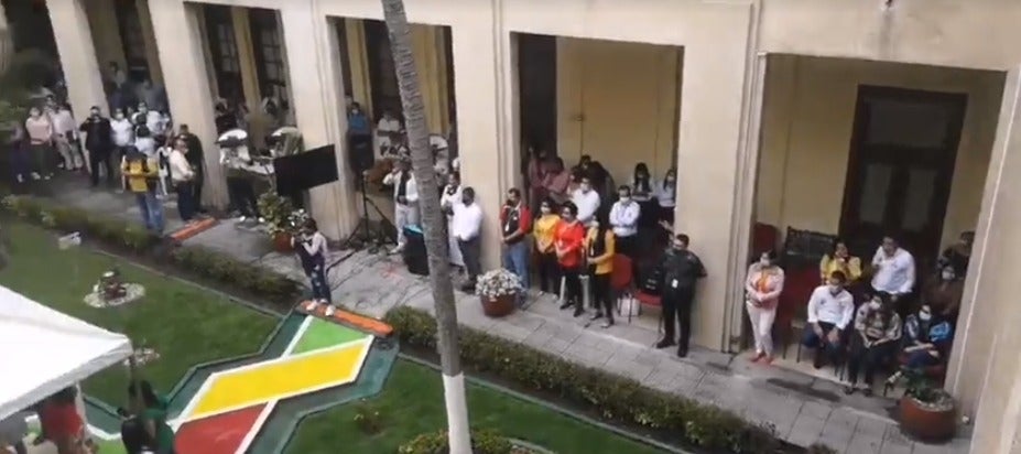 Denuncian aglomeración