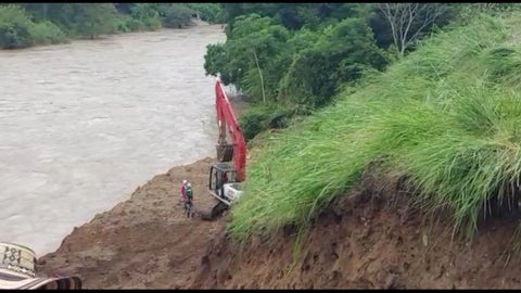 Buscan rescatar a los 11 mineros