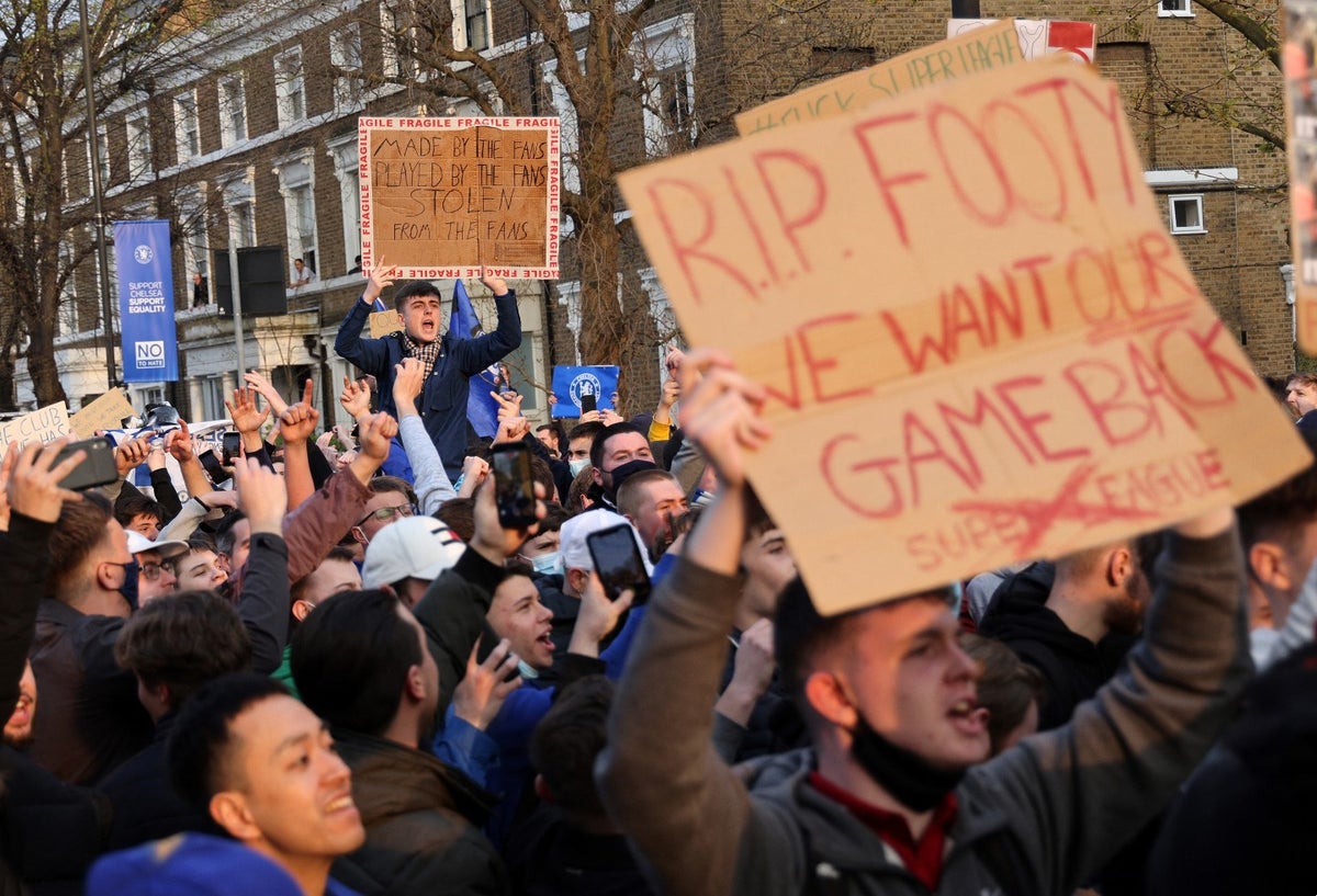 Protestas de hinchas de Chelsea