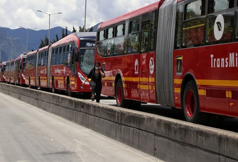 Trancón en Transmilenio por protestas en Bogotá