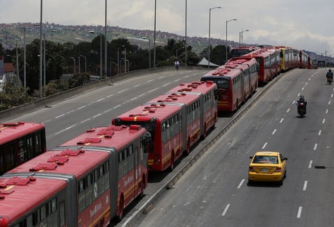 Trancón en Transmilenio por protestas en Bogotá