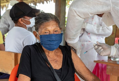 Vacunación contra covid-19 en Leticia