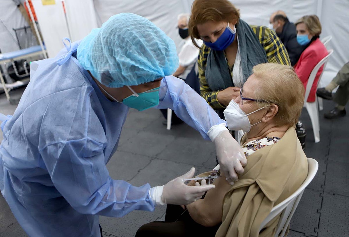 Vacunación sin bajarse del carro