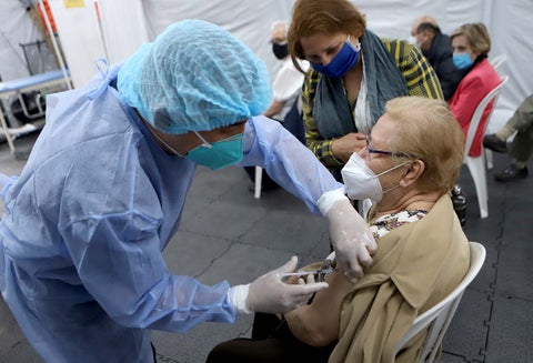 Vacunación sin bajarse del carro