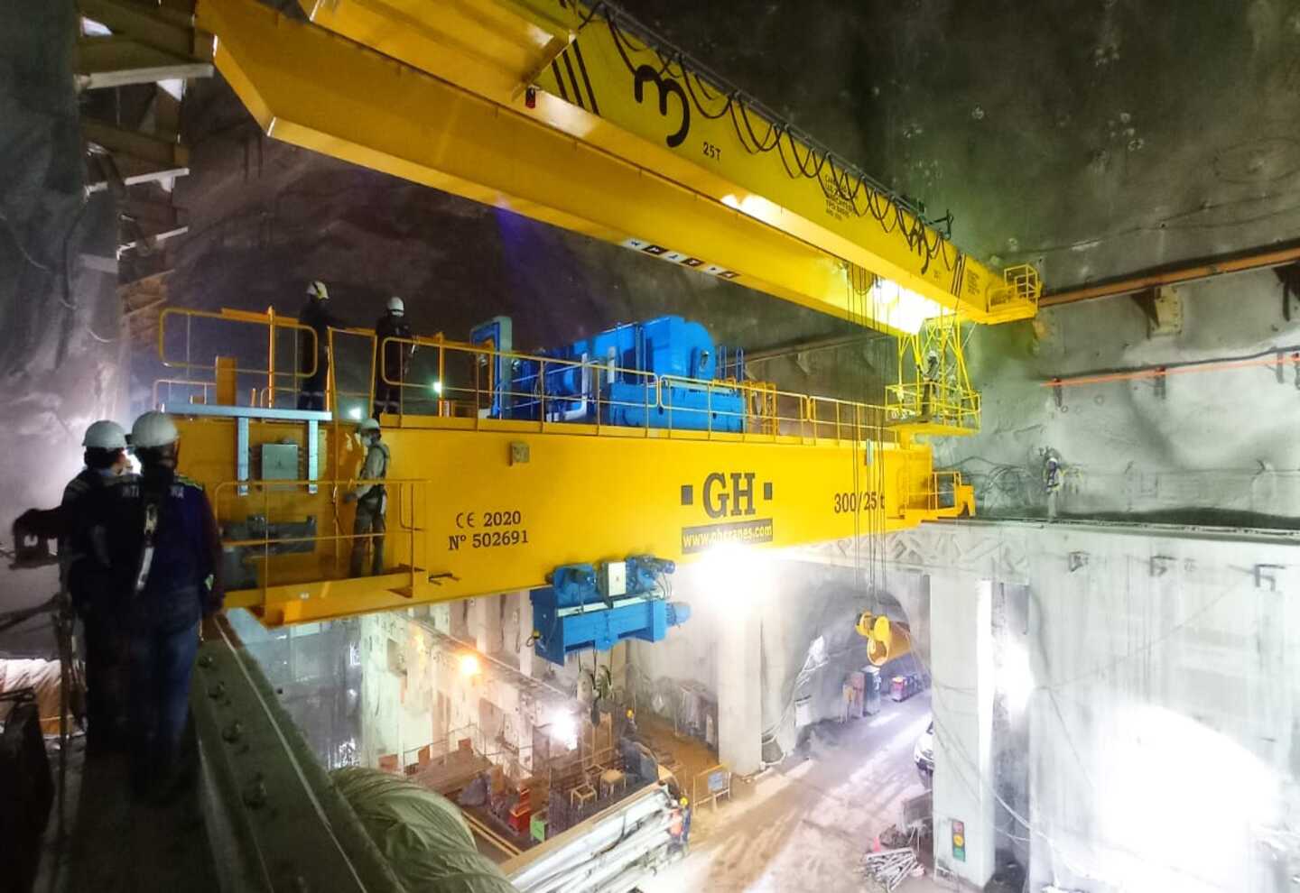 Instalación de puente grúa en Hidroituango.