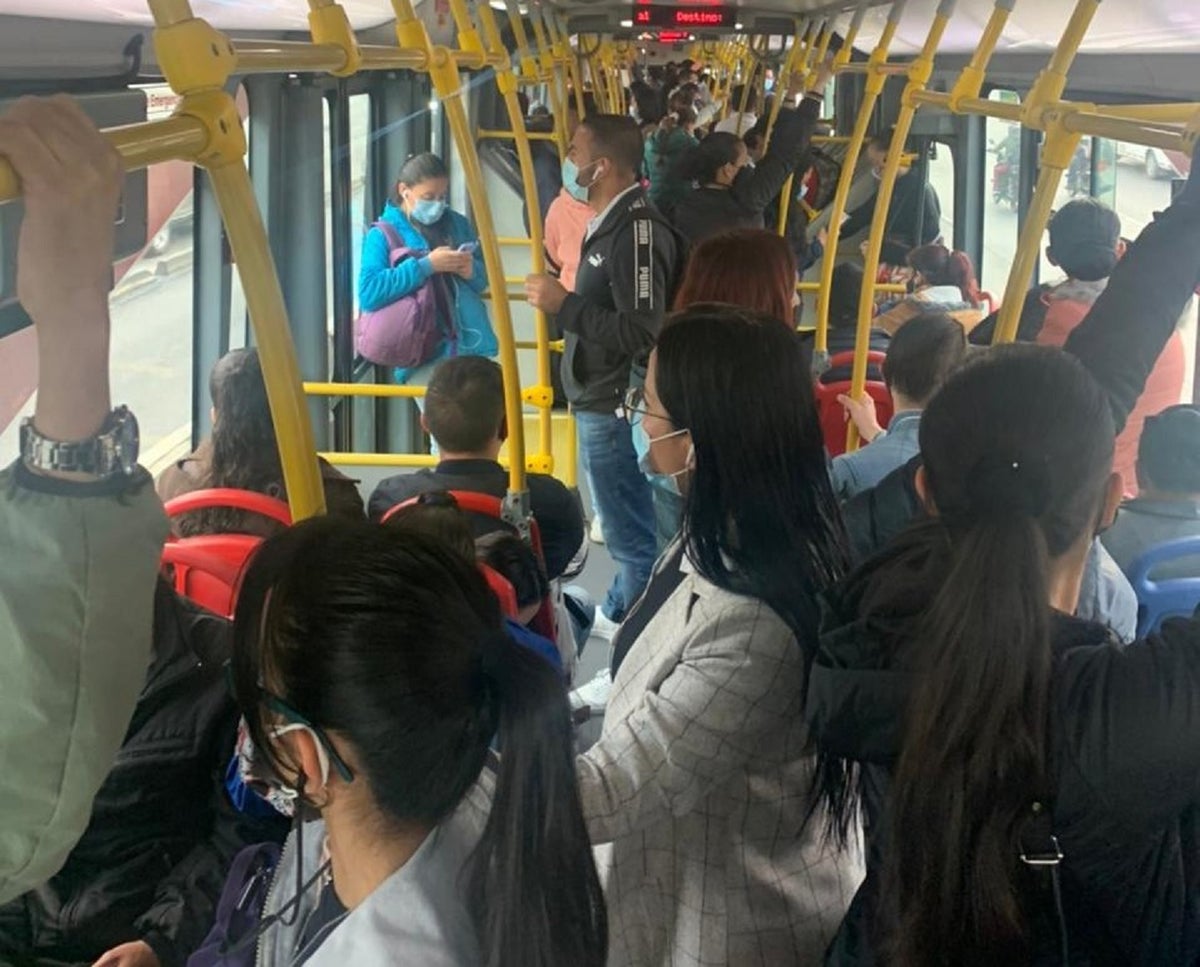 Viaje en un articulado de Transmilenio, en Bogotá