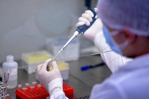 Laboratorio científico donde se analiza la Covid-19