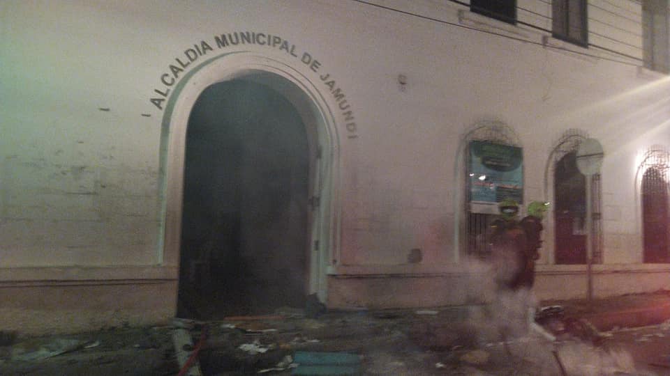 El alcalde del municipio rechazó los hechos de violencia que opacaron la jornada pacífica de movilización que habían tenido.