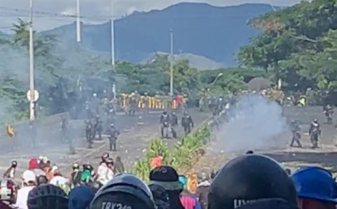 Más de 250 hombres de la Policía están en el municipio restableciendo el control de las vías bloqueadas.